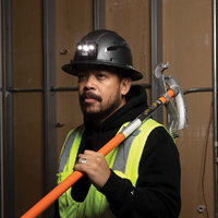 Klein Tools KARBN Full Brim Vented Hard Hat with Rechargeable Auto-Off Headlamp